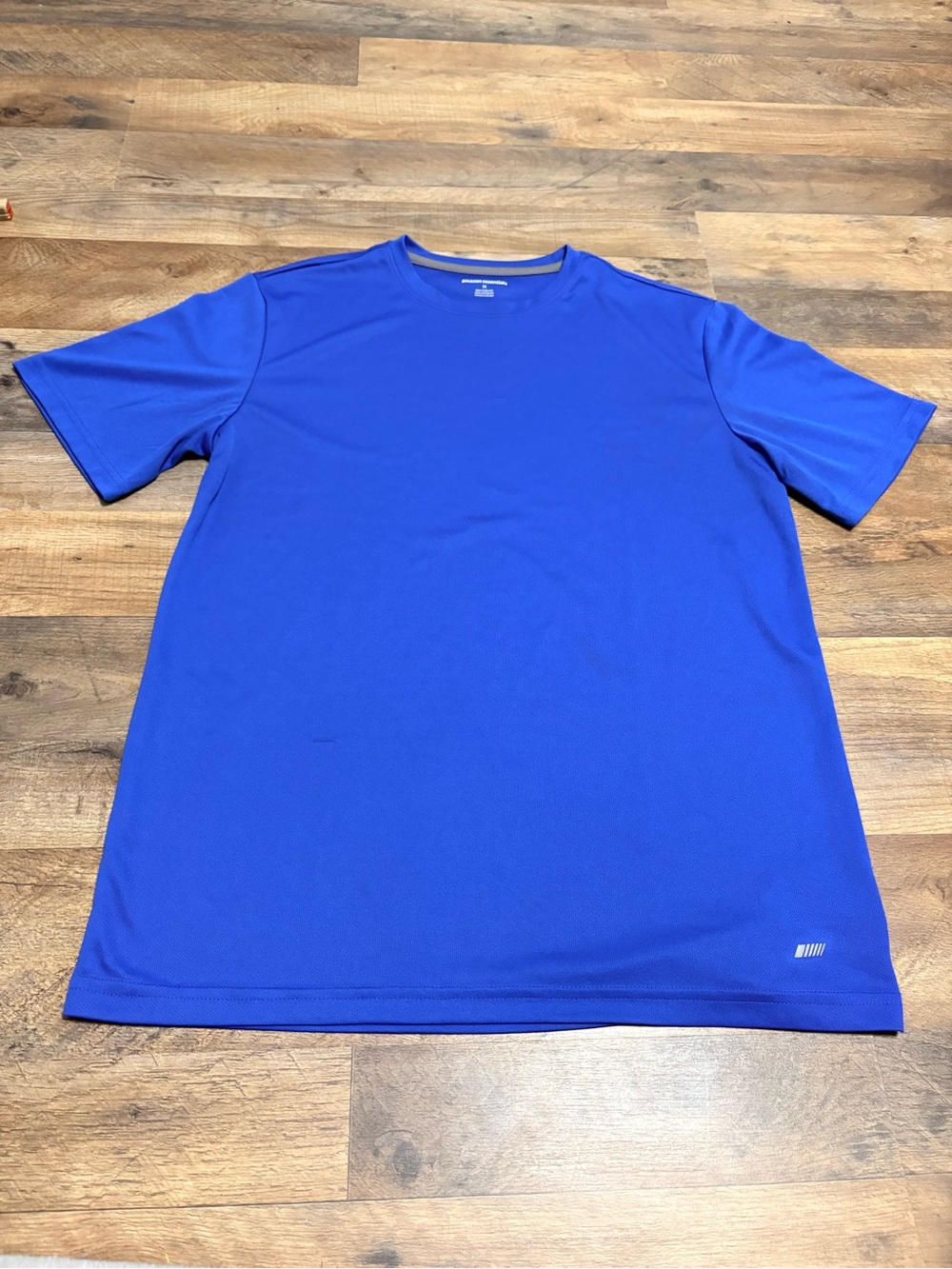 Amazon Essentials Men’s Performance T-Shirt Blue Size Medium